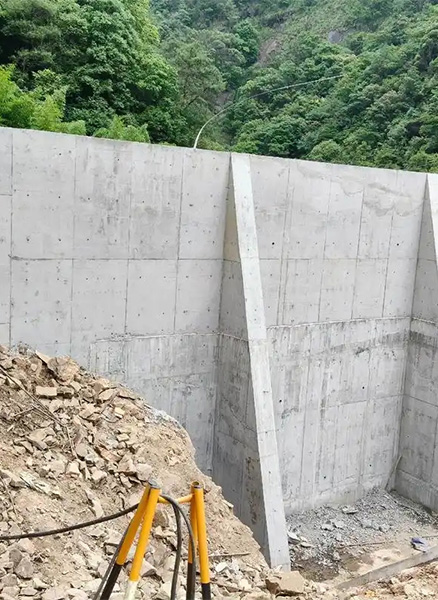 保定安新县重力式挡土墙